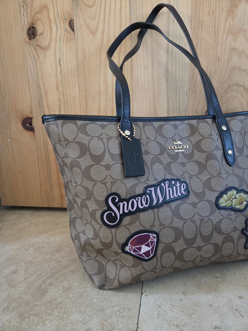 Coach X DISNEY Collab Limited Edition Snow White City Zip Tote Signature Canvas - Picture 10 of 16